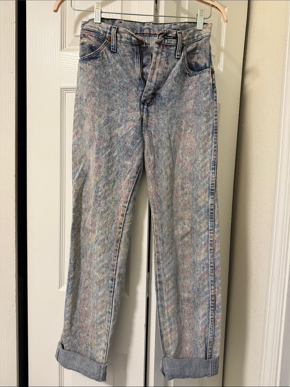 Wrangler Vintage-Inspired Women's Acid Wash Jeans in Blue and Pink size 7